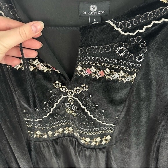 Curations Black Embroidered Velvet Blouse NWT Size Large - Picture 4 of 13